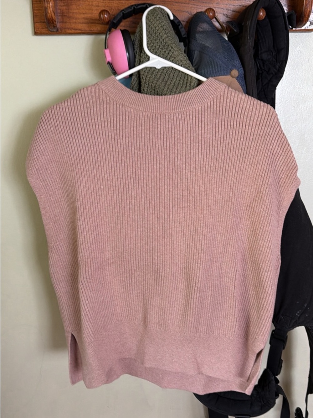 Relaxed Ribbed Off-the-Shoulder Sweater Vest in Dusty Pink